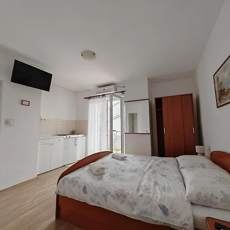Konukevi & Samohod Vodice