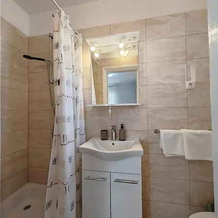 & Samohod 3* Vodice