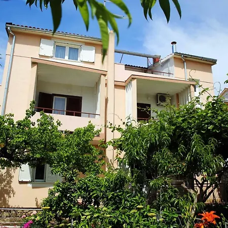 Konukevi & Samohod Vodice